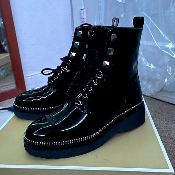 Haskell Patent Leather Combat Boot in Black - size 5 by MICHAEL Kors - Picture 4 of 4